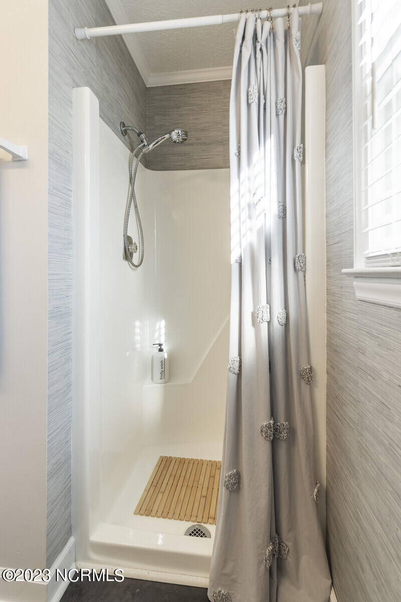 617 Porters Neck Road Wilmington, NC 28411 - Photo 34 of 47 Master shower