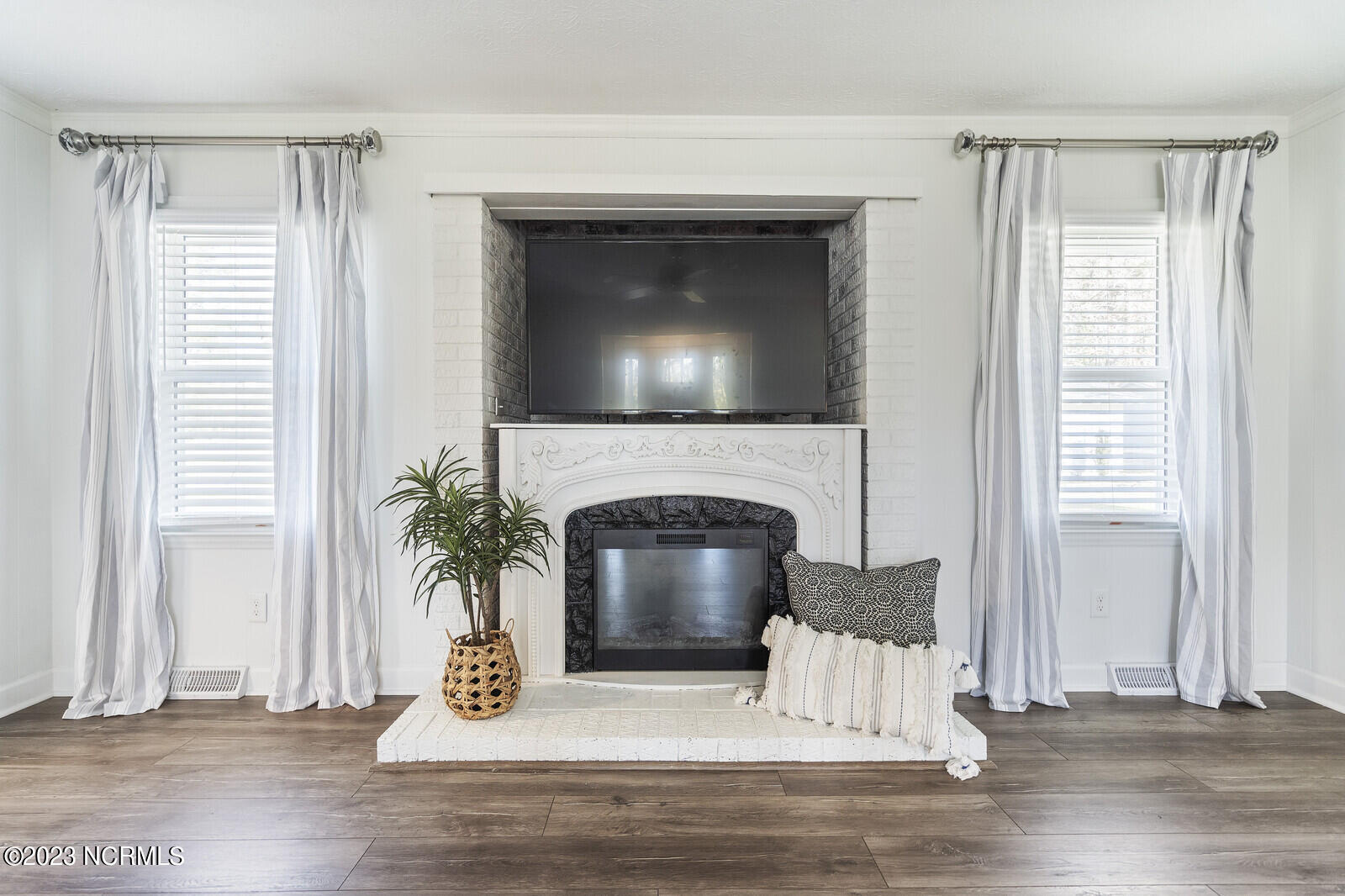 617 Porters Neck Road Wilmington, NC 28411 - Photo 6 of 47 19_DSC02114_mls