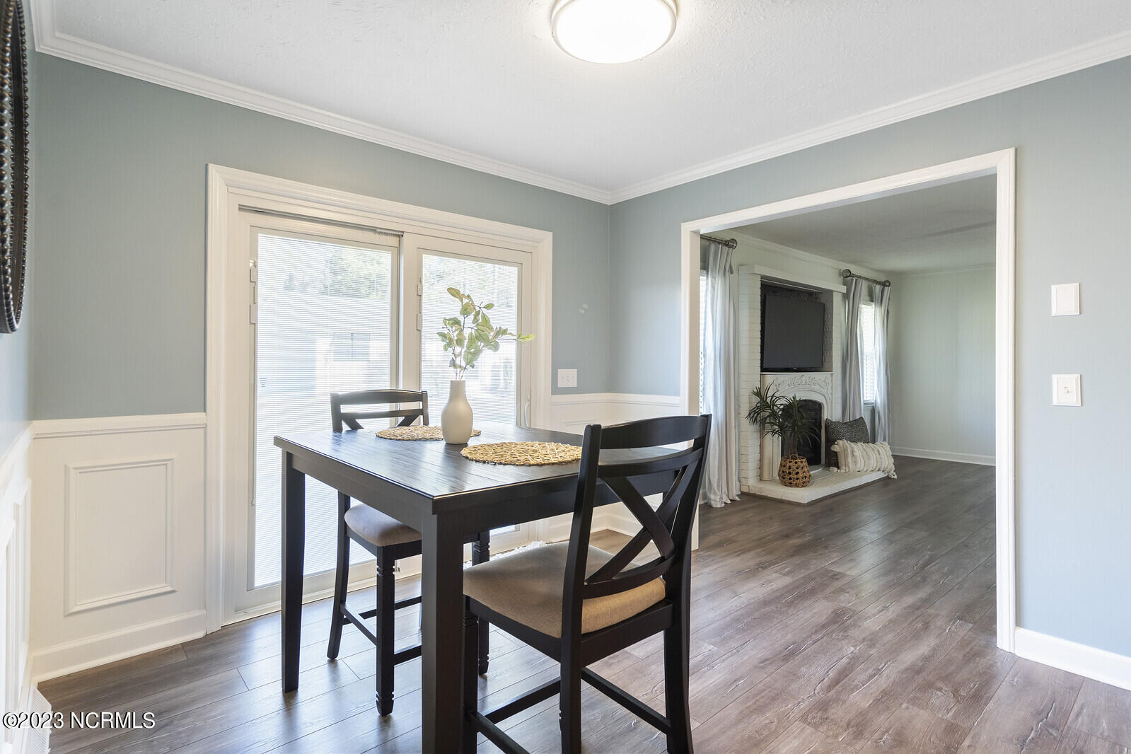 617 Porters Neck Road Wilmington, NC 28411 - Photo 10 of 47 A larger table would have plenty of room in this combination kitchen