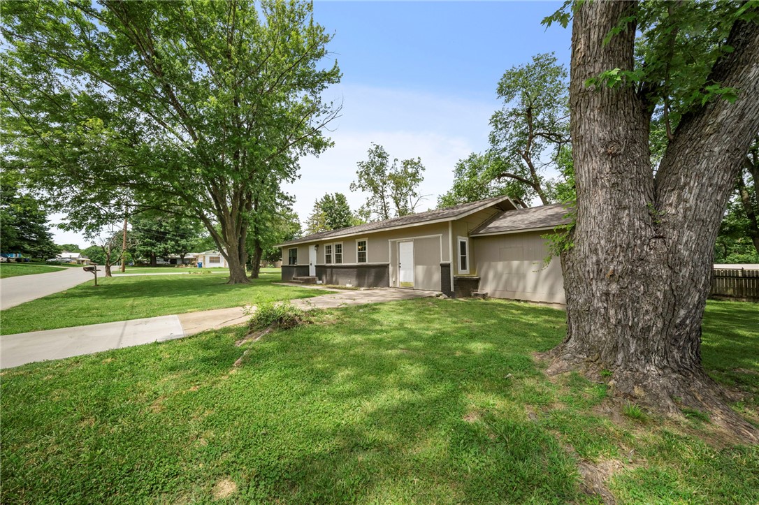 900 North Davis Street Pea Ridge, AR 72751 - Photo 4 of 30 Gallery Image 4