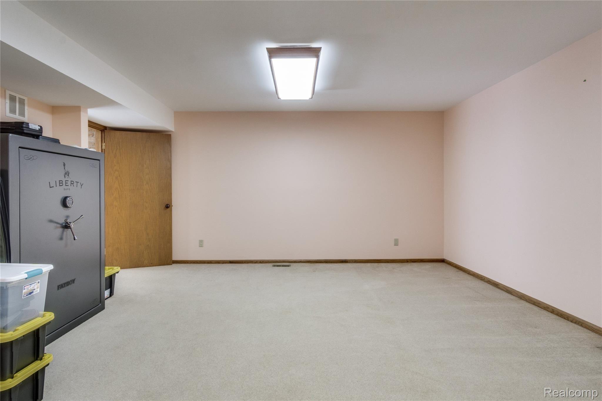 790 South Van Road Holly, MI 48442 - Photo 31 of 52 Interiors (45 of 60).jpg