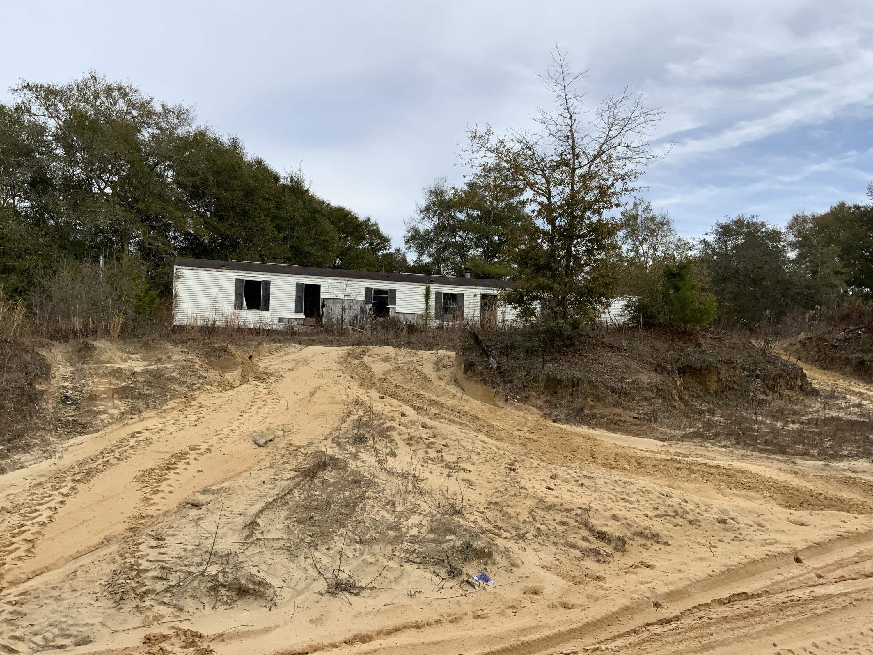 4267 Jenkins Road Crestview, FL 32536 - Photo 5 of 16 F96C39BC-8965-4B5D-8812-22651429D099