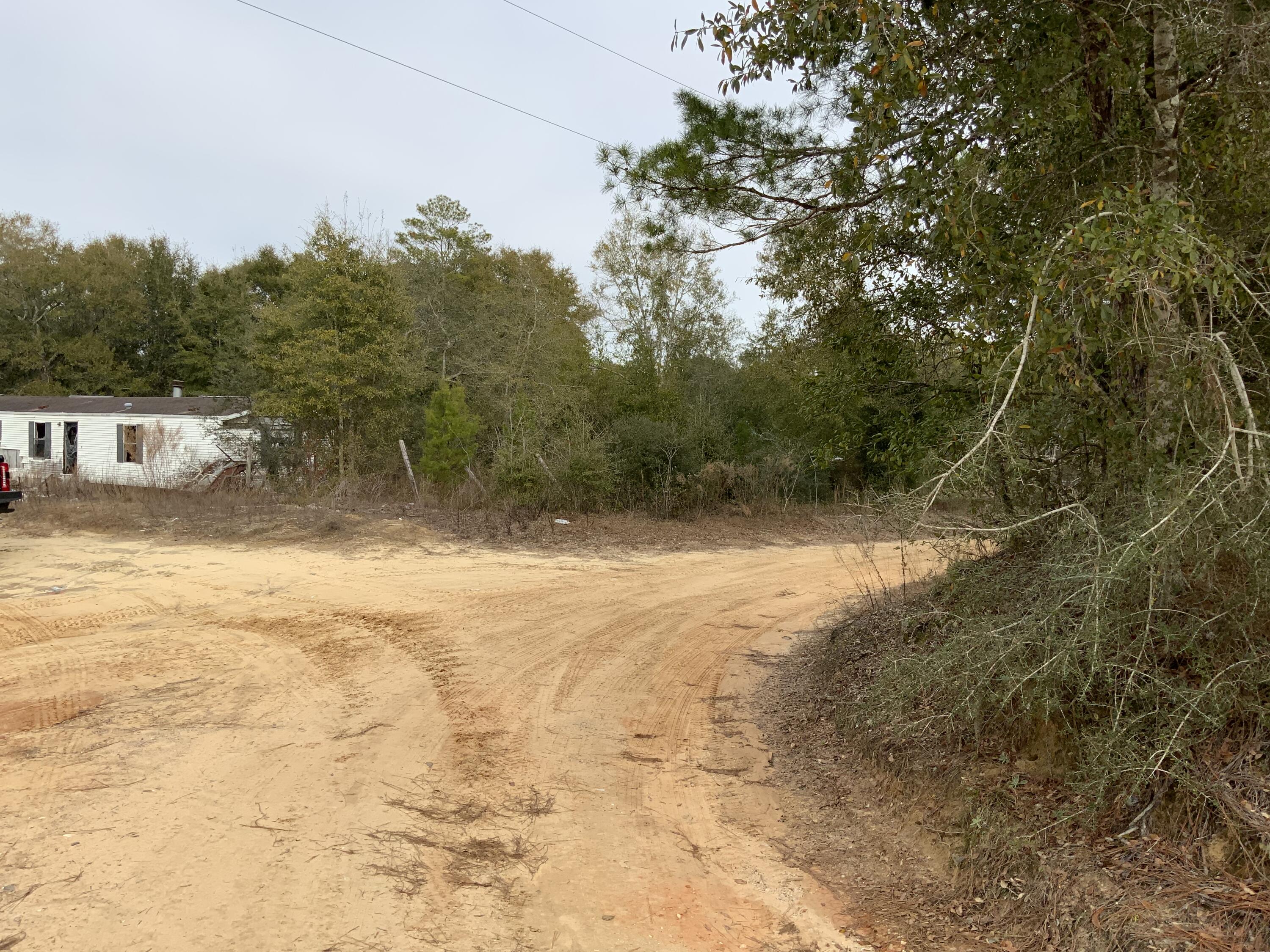 4267 Jenkins Road Crestview, FL 32536 - Photo 8 of 16 AE725B35-D4F4-4F87-B459-B698B0C3D8C7
