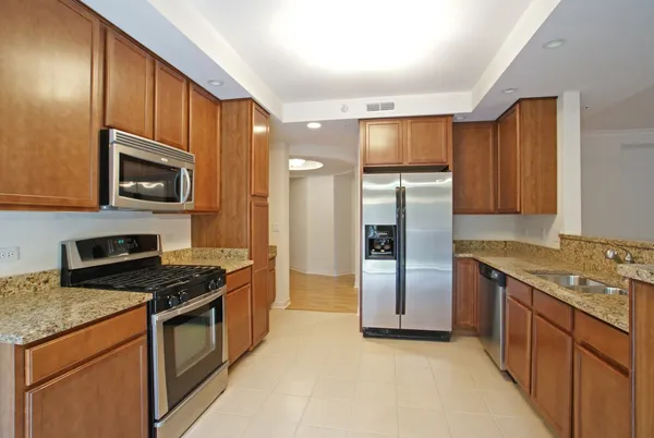 $3,200 | 425 Benjamin Drive, Unit 209, Vernon Hills, IL 60061