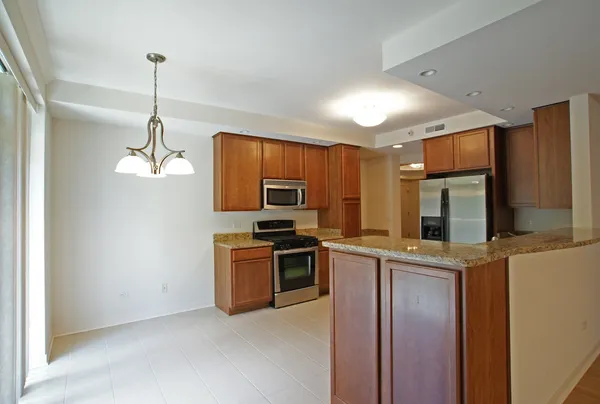 $3,200 | 425 Benjamin Drive, Unit 209, Vernon Hills, IL 60061