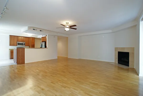 $3,200 | 425 Benjamin Drive, Unit 209, Vernon Hills, IL 60061