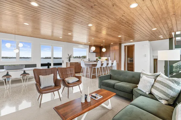 $3,149,000 | 4919 3 Points Boulevard, Mound, MN 55364
