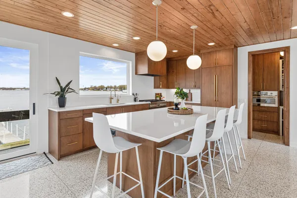 $3,149,000 | 4919 3 Points Boulevard, Mound, MN 55364