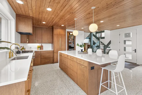 $3,149,000 | 4919 3 Points Boulevard, Mound, MN 55364