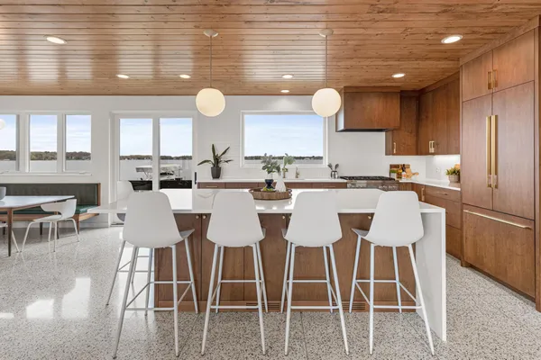 $3,149,000 | 4919 3 Points Boulevard, Mound, MN 55364