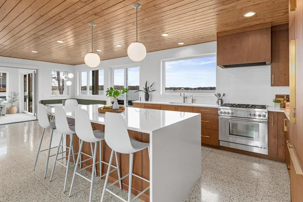 $3,149,000 | 4919 3 Points Boulevard, Mound, MN 55364
