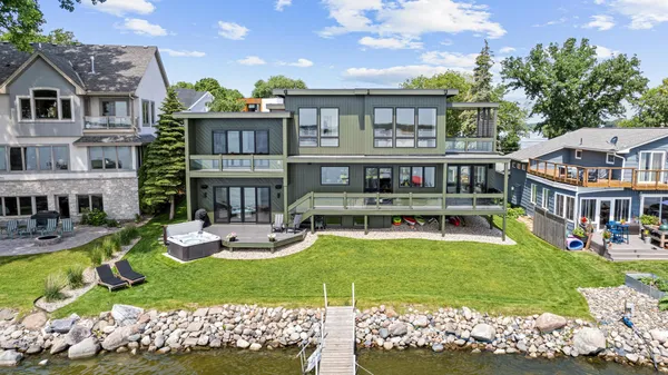 $3,149,000 | 4919 3 Points Boulevard, Mound, MN 55364