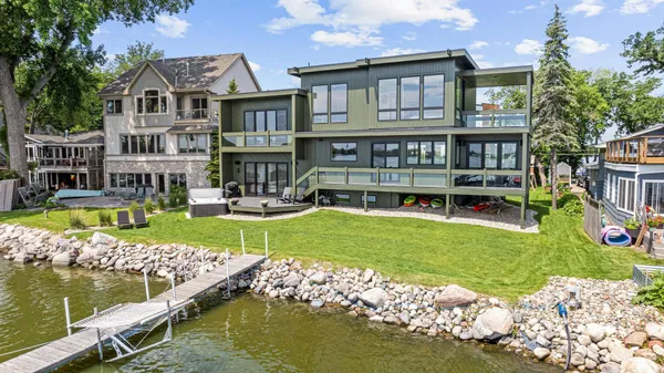 $3,149,000 | 4919 3 Points Boulevard, Mound, MN 55364