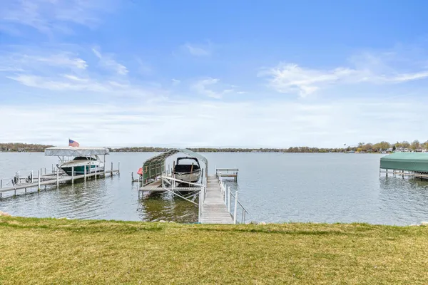 $3,149,000 | 4919 3 Points Boulevard, Mound, MN 55364