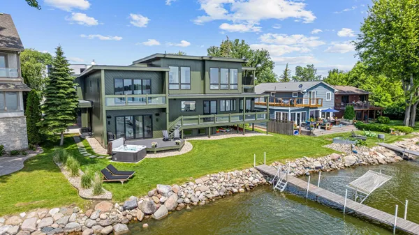 $3,149,000 | 4919 3 Points Boulevard, Mound, MN 55364