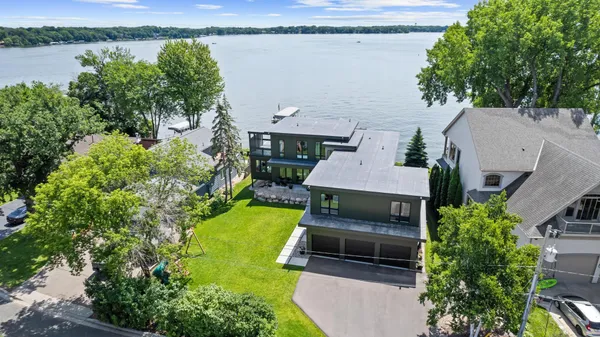 $3,149,000 | 4919 3 Points Boulevard, Mound, MN 55364