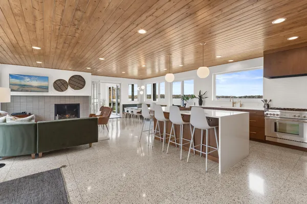 $3,149,000 | 4919 3 Points Boulevard, Mound, MN 55364