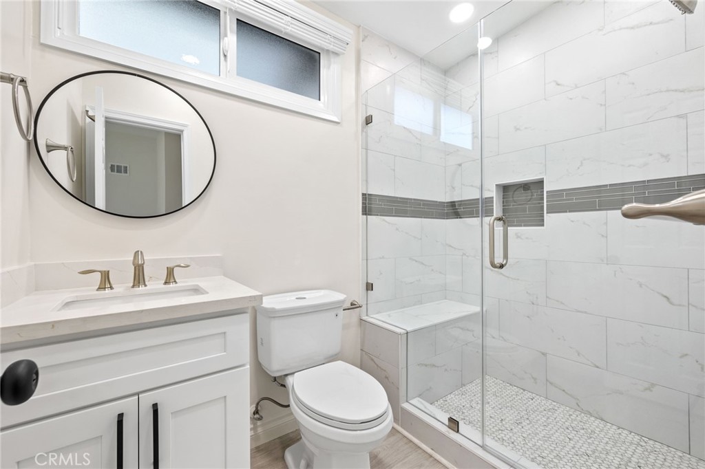 3516 Elm Avenue Manhattan Beach, CA 90266 - Photo 13 of 17 Primary bathroom ensuite