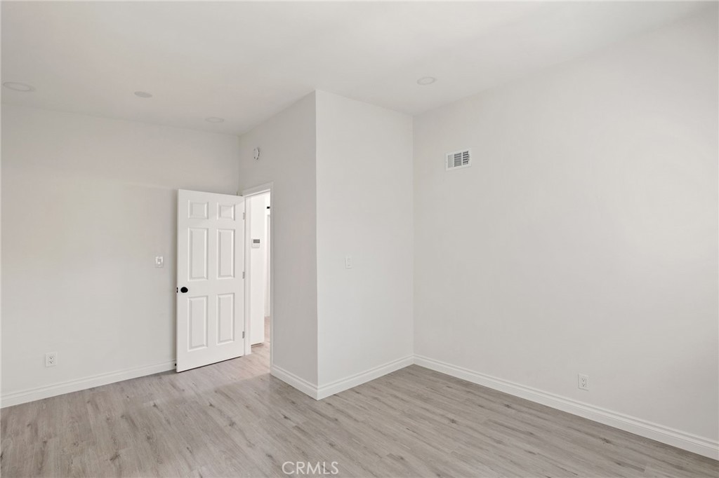 3516 Elm Avenue Manhattan Beach, CA 90266 - Photo 14 of 17 Primary bedroom