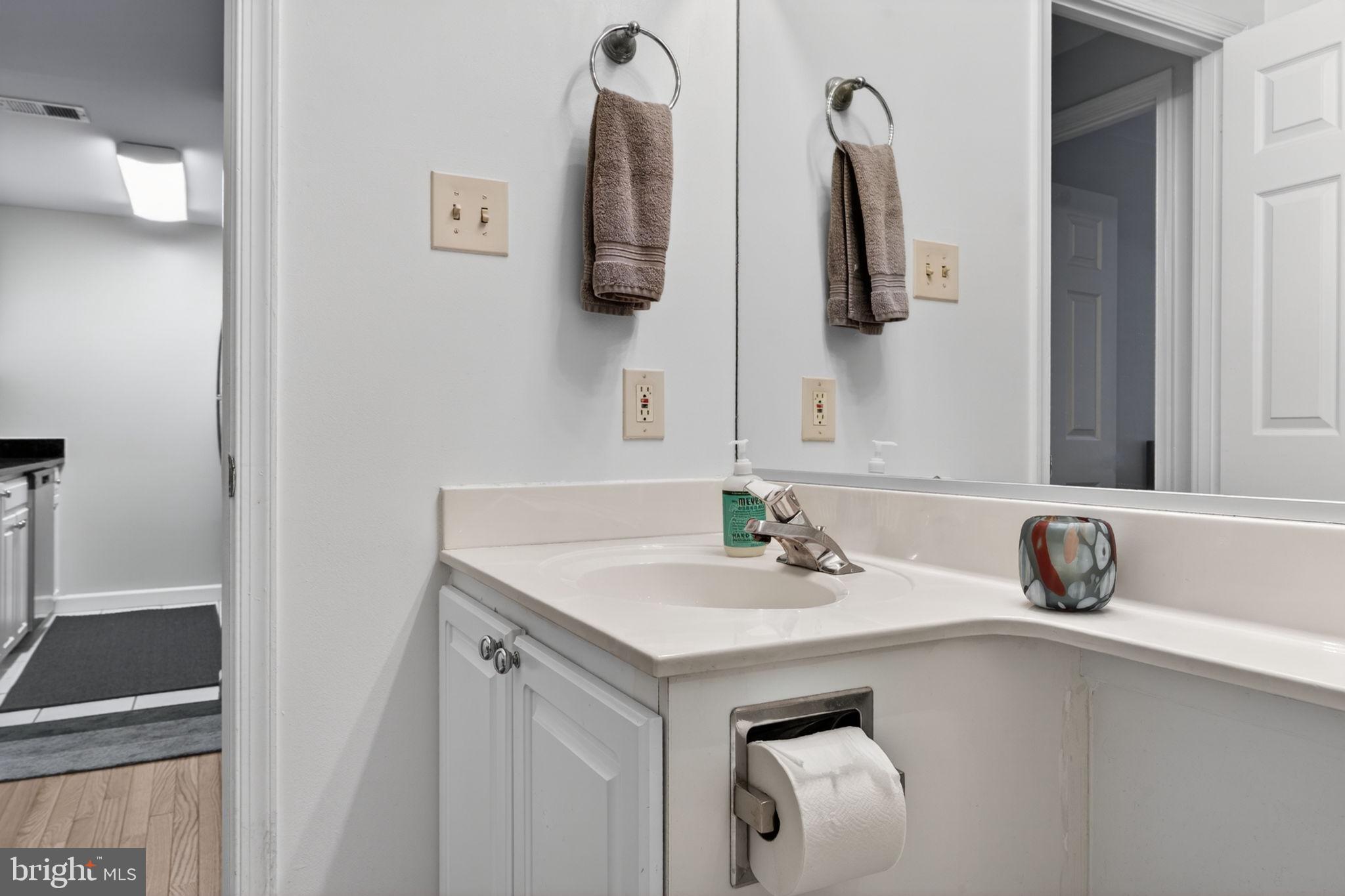 1619 R Street Northwest, Unit 101 Washington, DC 20009 - Photo 25 of 28