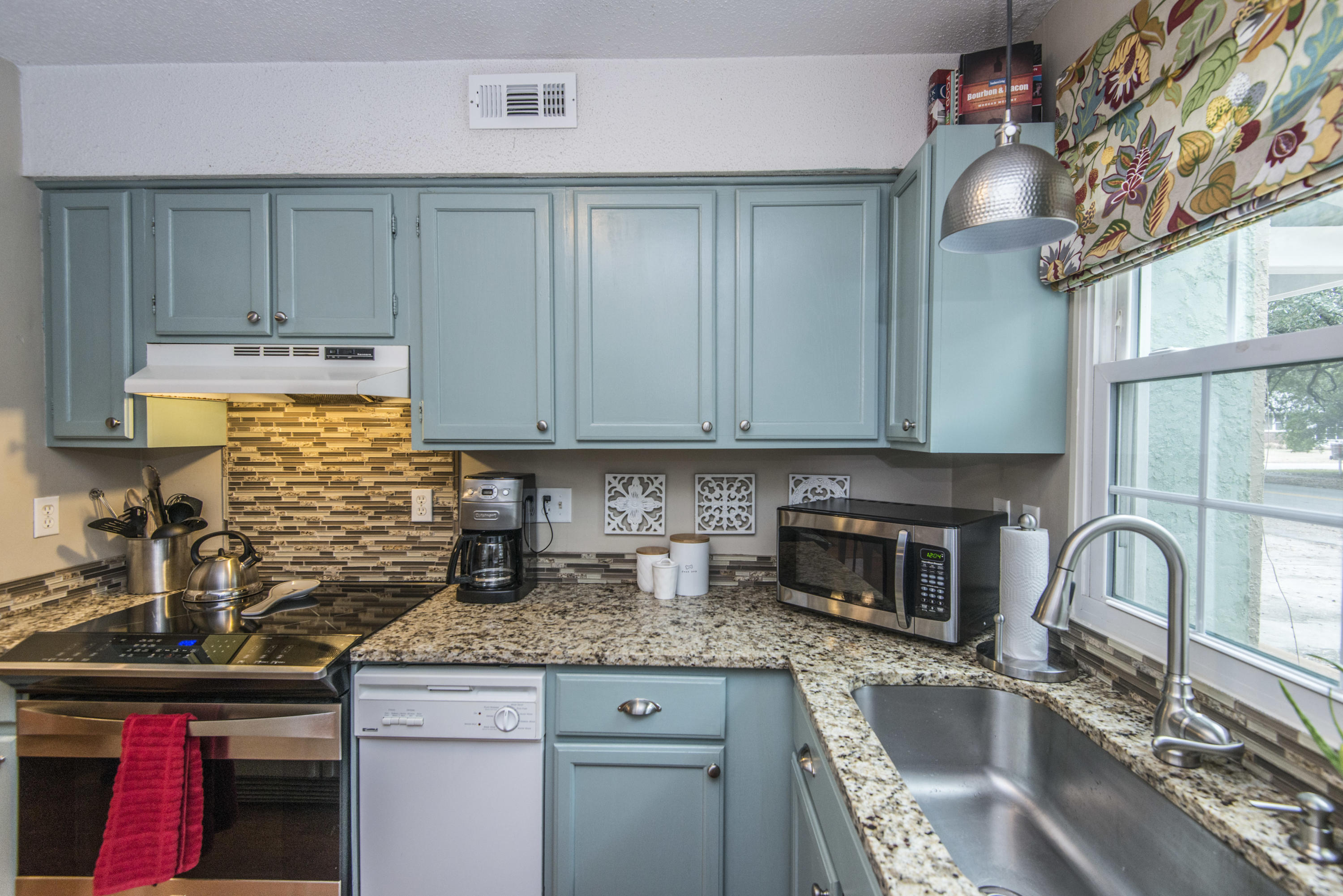 789 Center Street Mount Pleasant, SC 29464 - Photo 2 of 22 _DSC1111