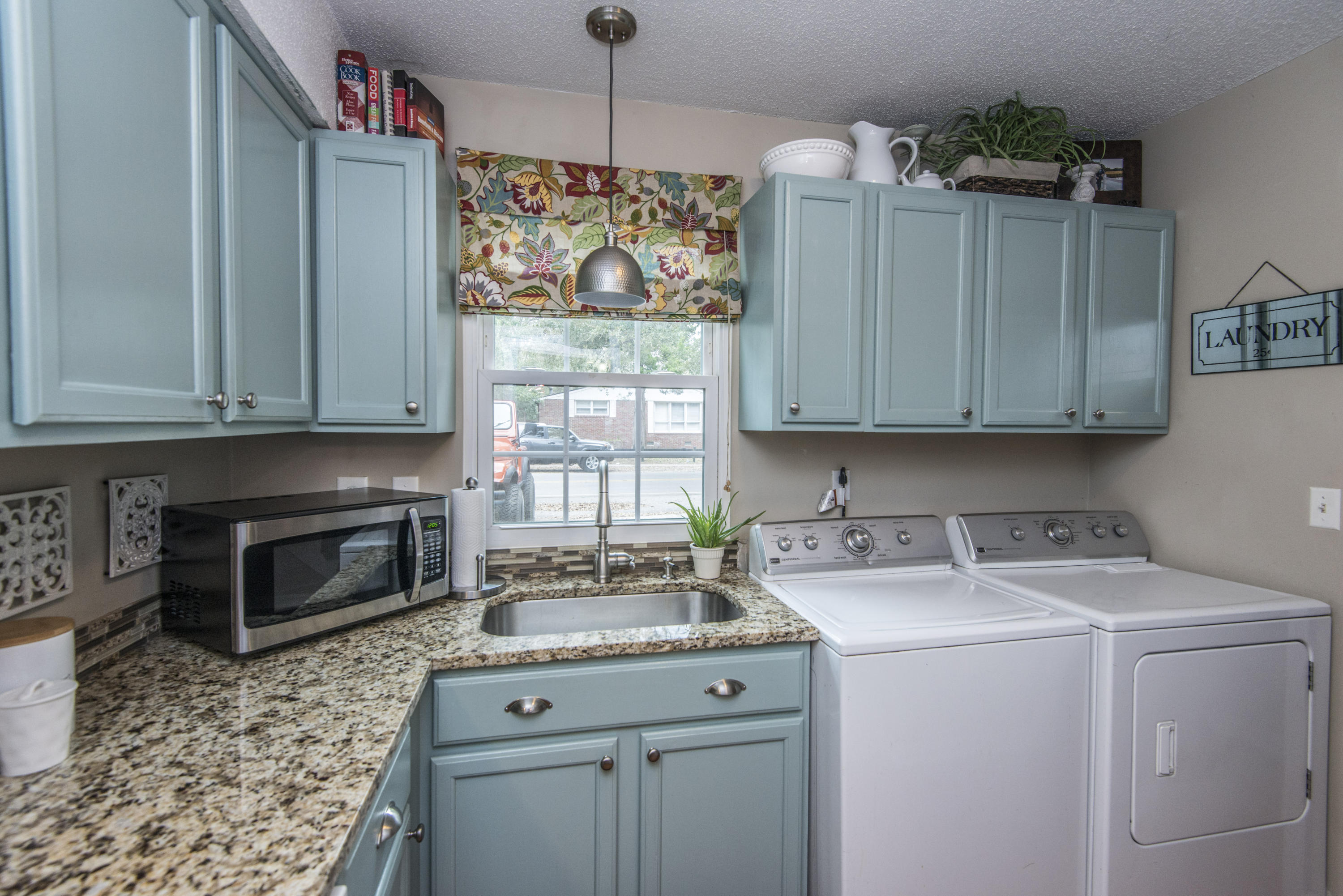 789 Center Street Mount Pleasant, SC 29464 - Photo 4 of 22 _DSC1113