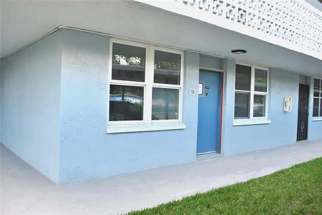 a view of an entrance of the house