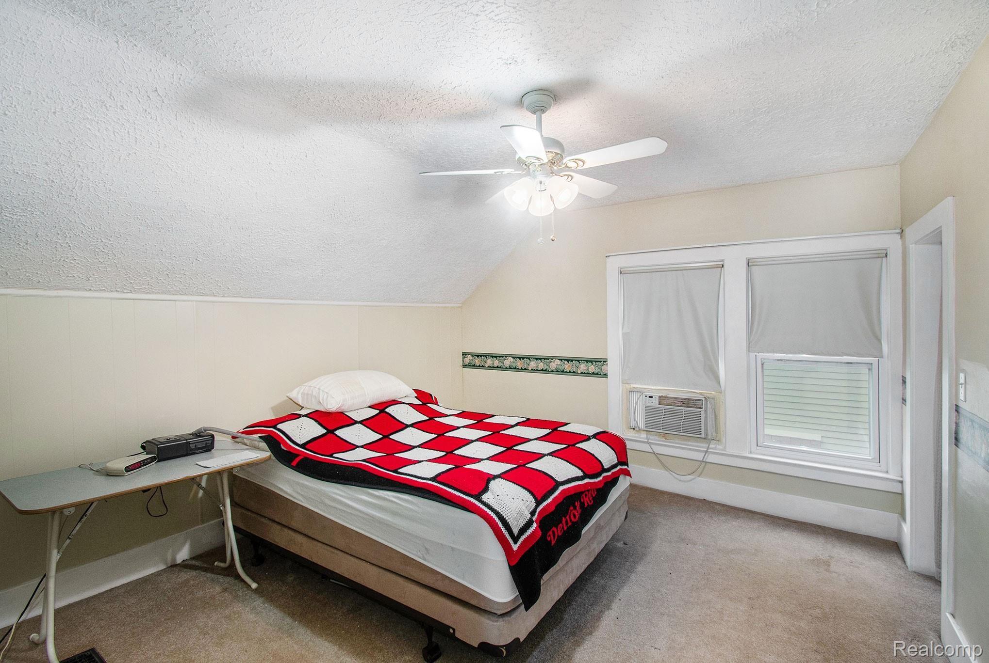 124 Turner Street Romeo, MI 48065 - Photo 13 of 25 200930-Desk-124-Turner-St_18.jpg