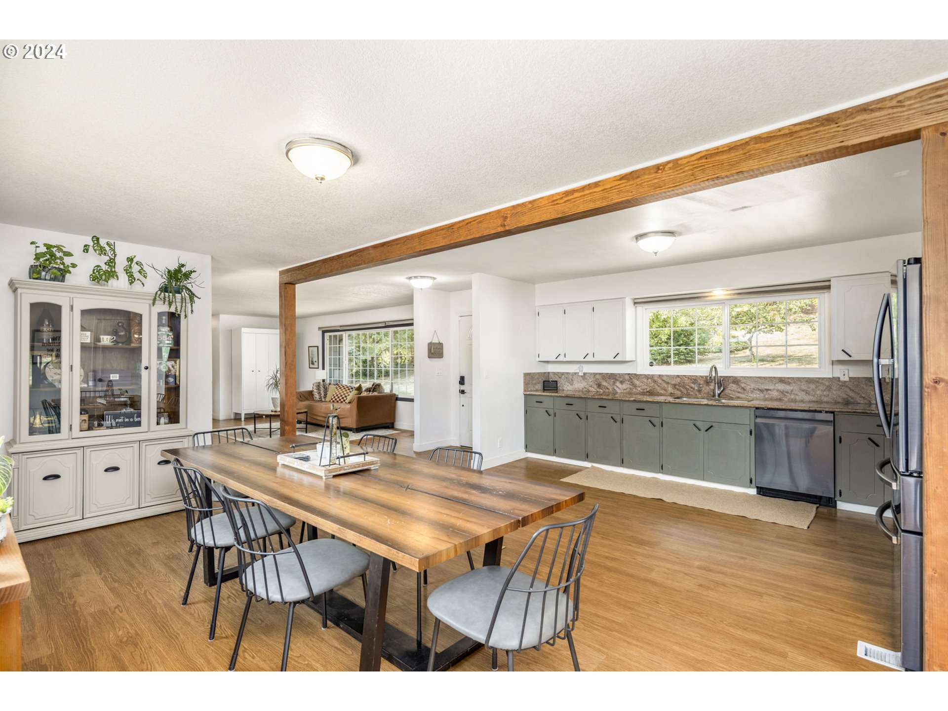 13762 Southeast Wiese Road Damascus, OR 97089 - Photo 14 of 44 a open kitchen with granite countertop a dining table chairs and stove