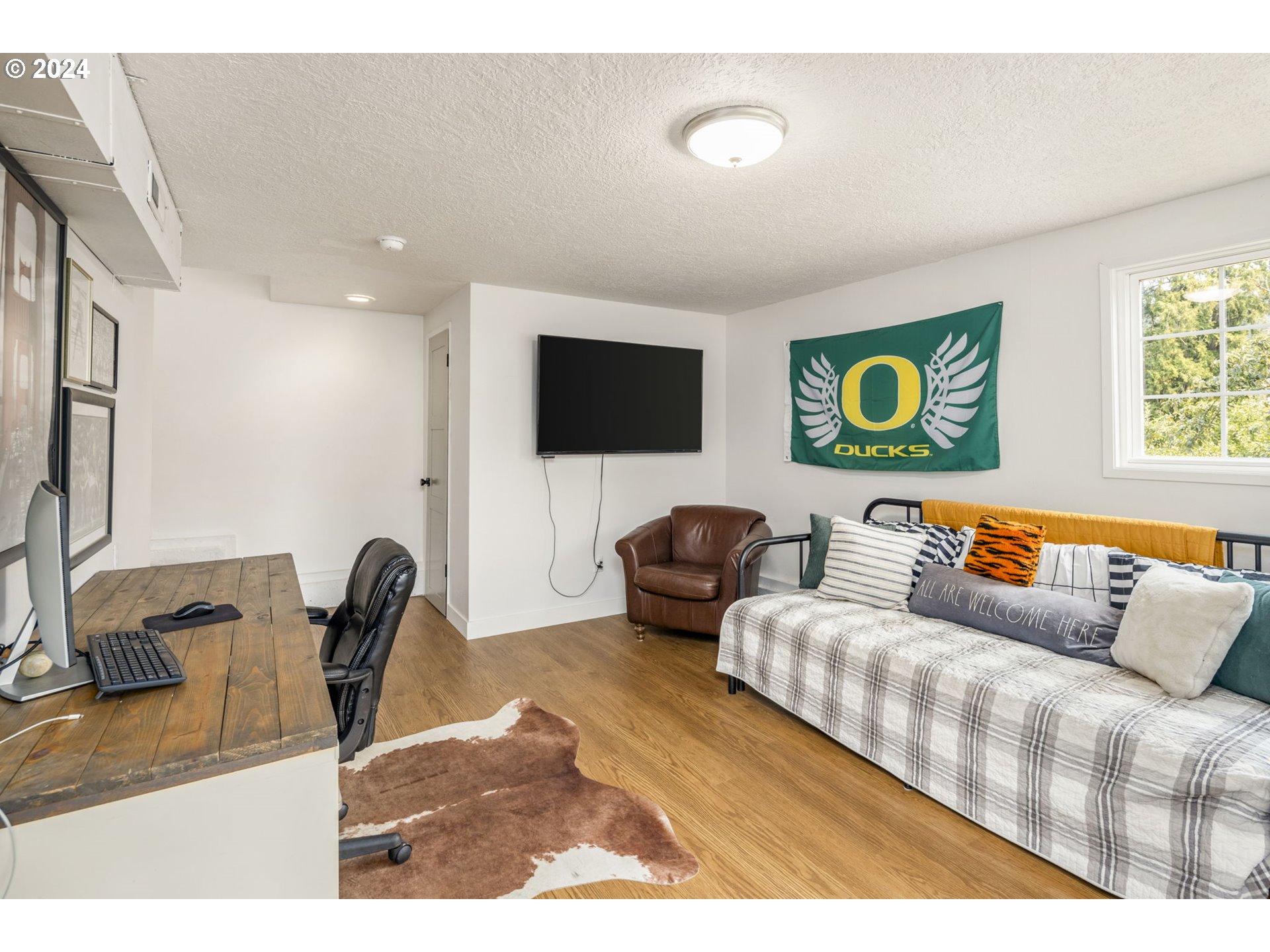 13762 Southeast Wiese Road Damascus, OR 97089 - Photo 26 of 44 a living room with furniture and a flat screen tv