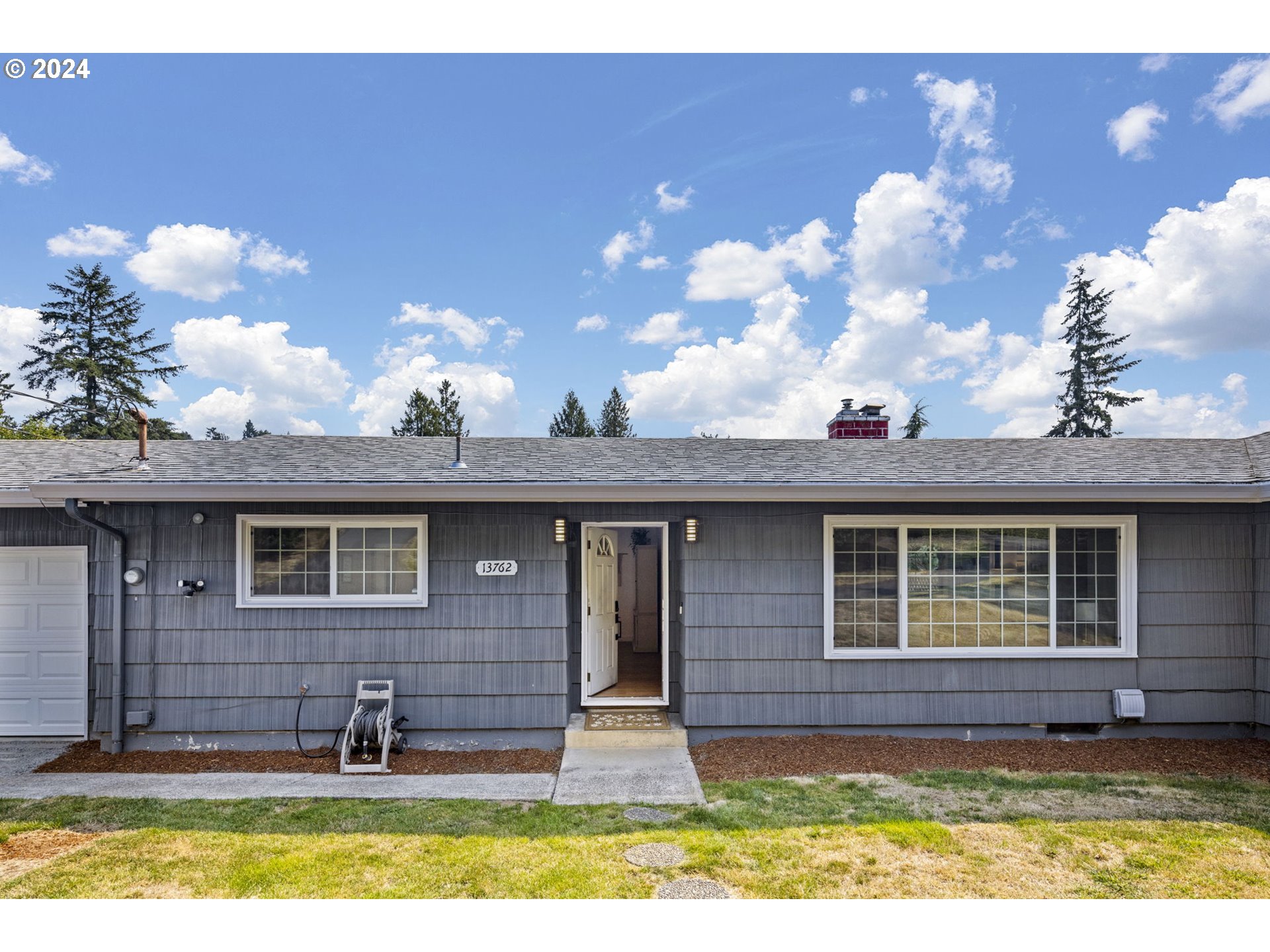 13762 Southeast Wiese Road Damascus, OR 97089 - Photo 3 of 44 a front view of a house with garden