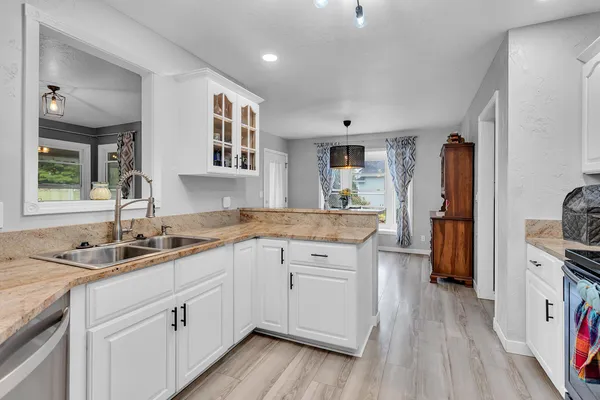 $399,900 | 2018 West Coachlight Drive, Jackson, MI 49201