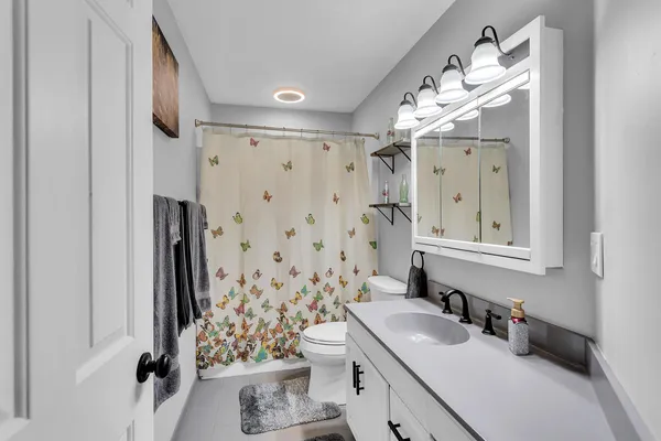 $399,900 | 2018 West Coachlight Drive, Jackson, MI 49201
