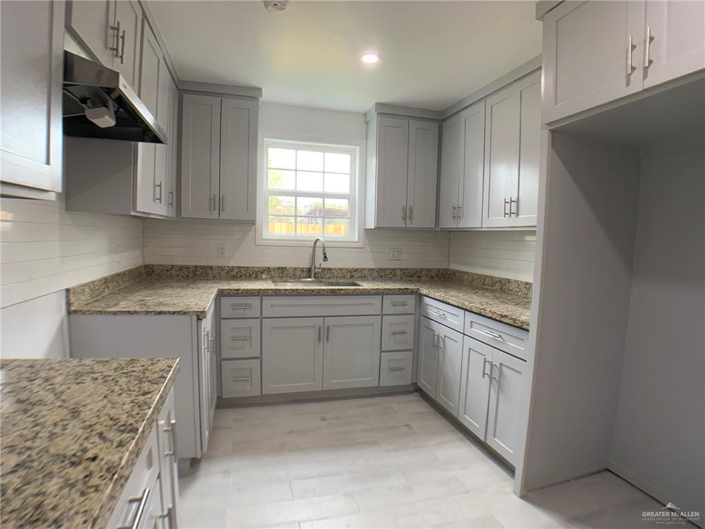 10824 Compadres Street Mercedes, TX 78570 - Photo 6 of 19 a kitchen that has a sink and a stove in it