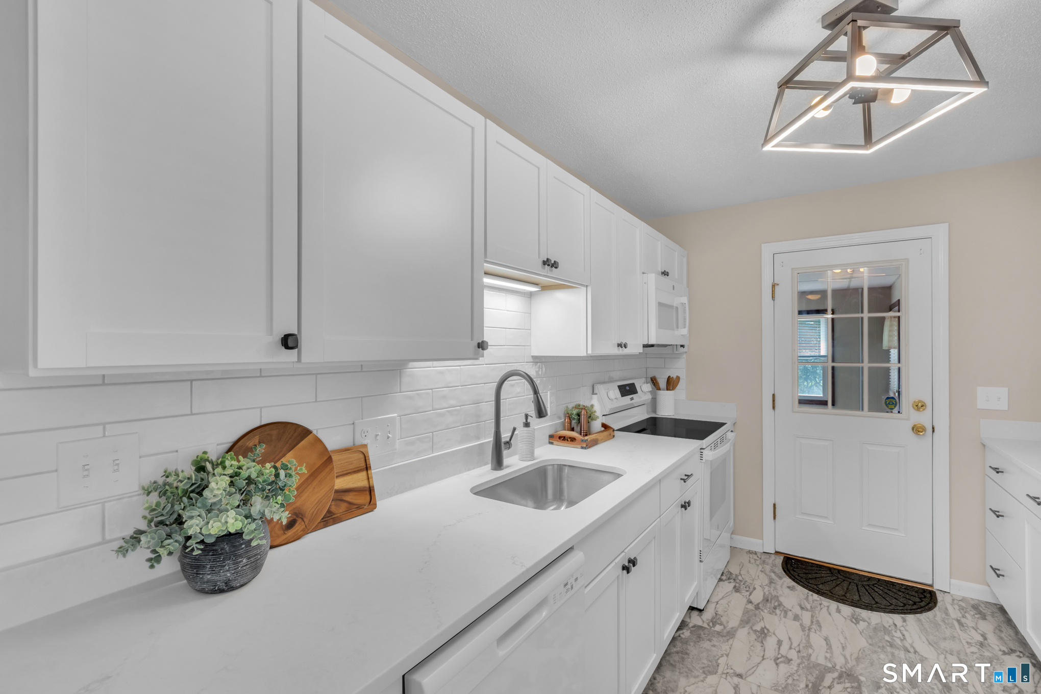 124 Sherman Road Enfield, CT 06082 - Photo 10 of 40