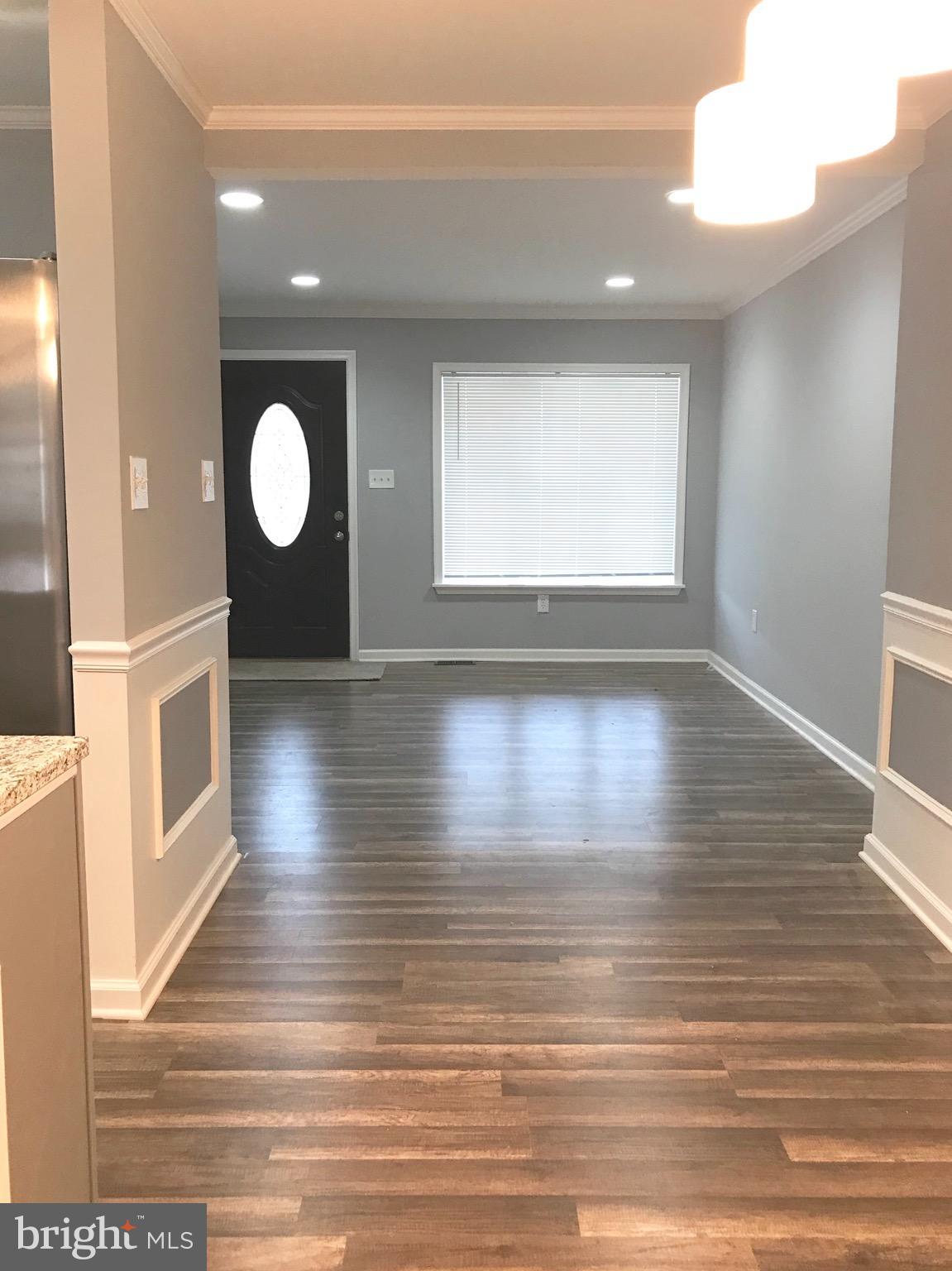3404 North Point Road Baltimore, MD 21222 - Photo 2 of 12 Living Room