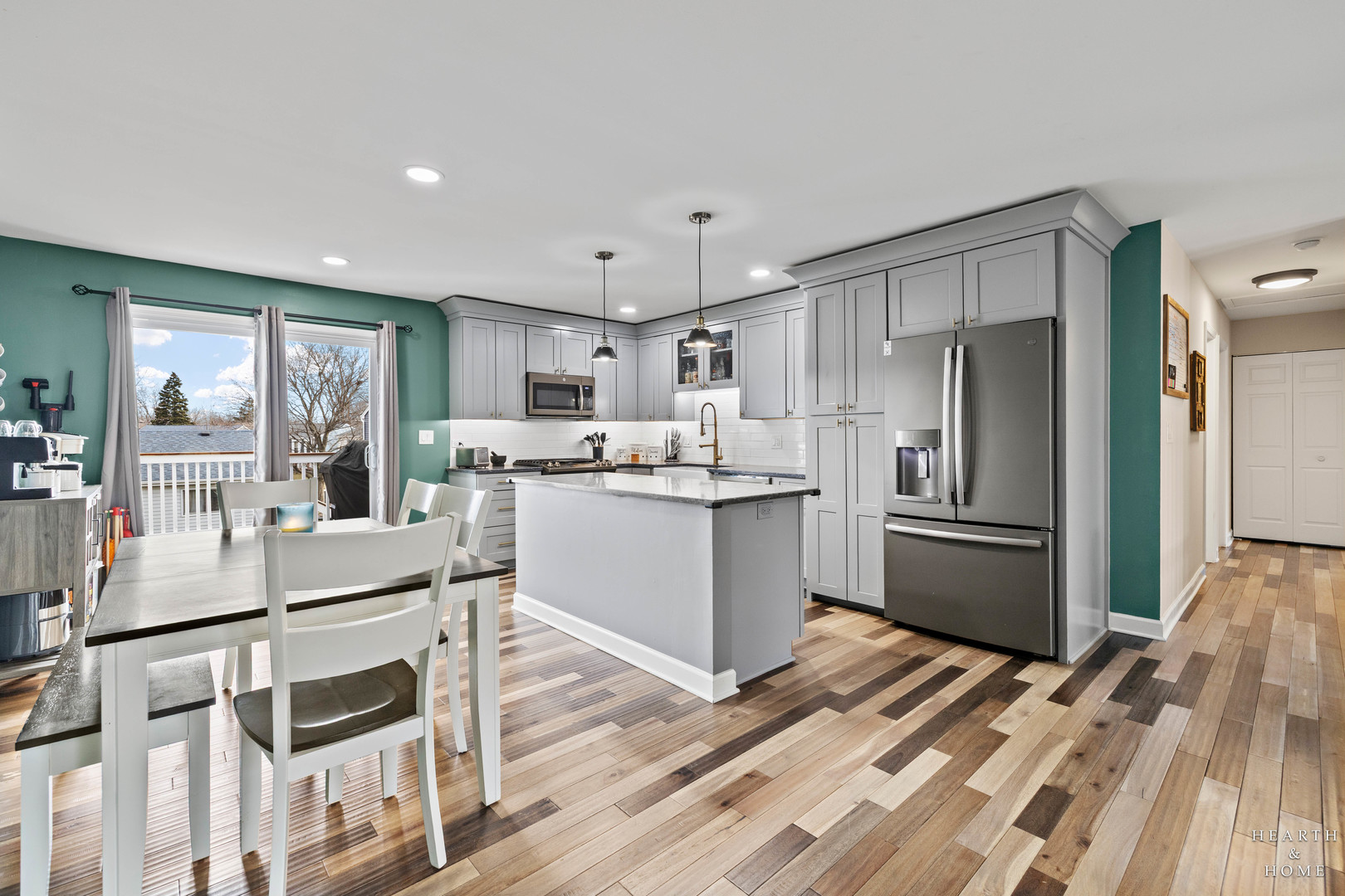 555 Rodenburg Road Roselle, IL 60172 - Photo 2 of 37