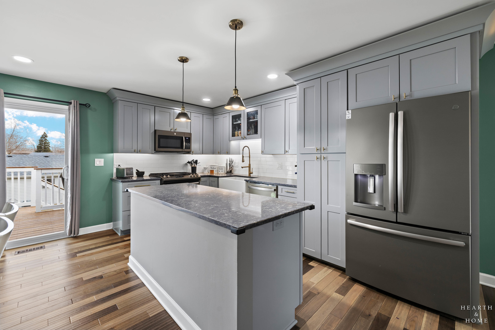 555 Rodenburg Road Roselle, IL 60172 - Photo 3 of 37