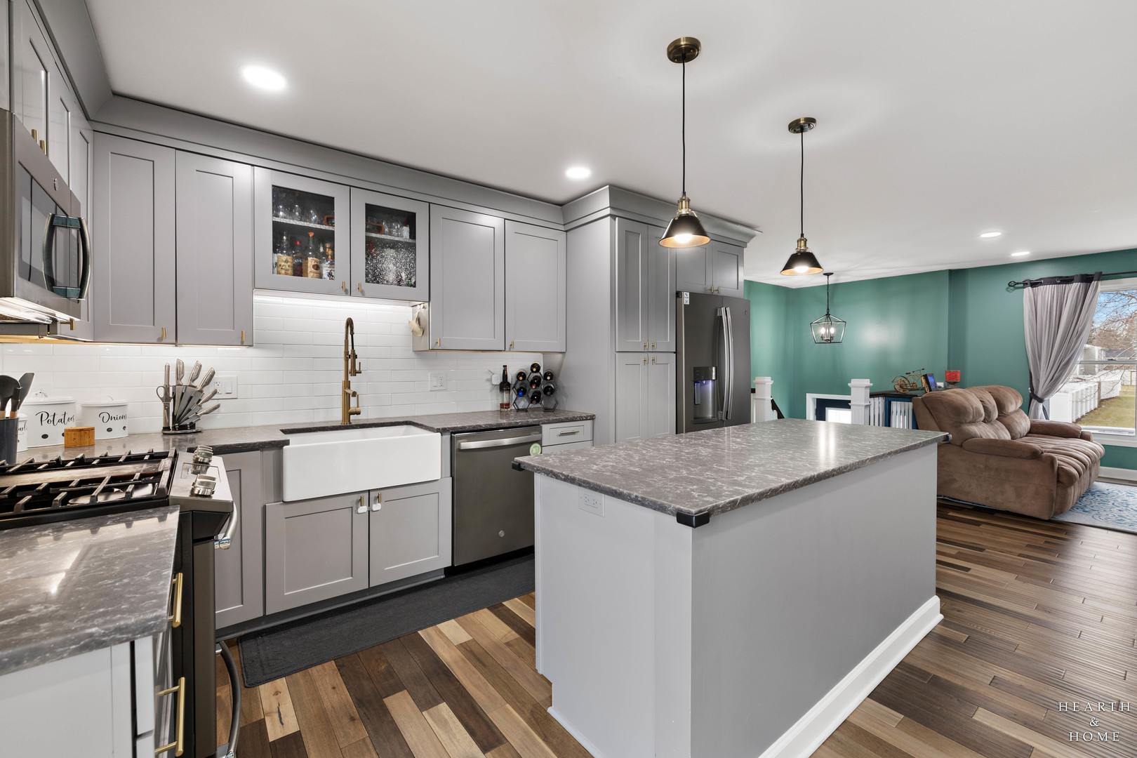 555 Rodenburg Road Roselle, IL 60172 - Photo 4 of 37