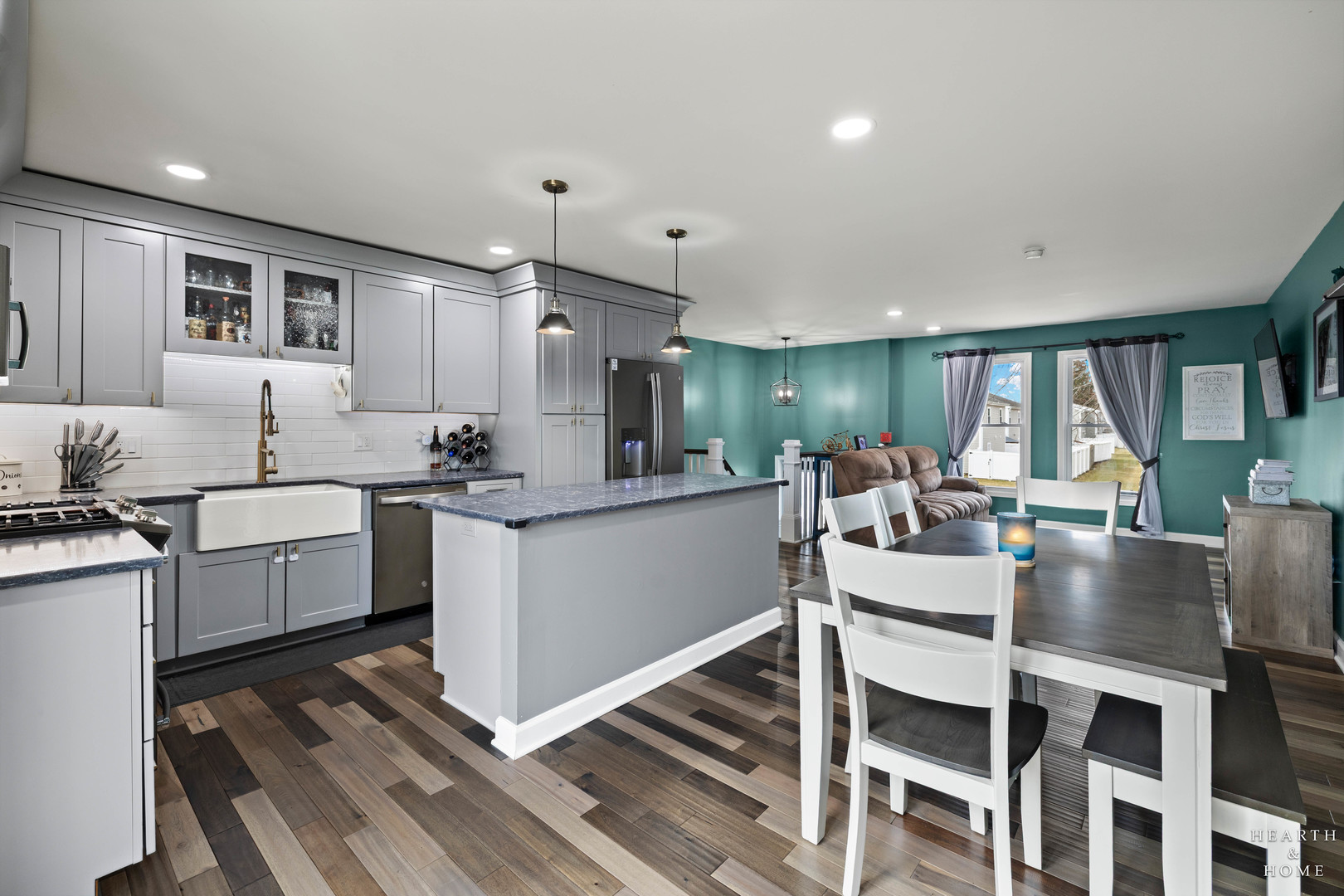 555 Rodenburg Road Roselle, IL 60172 - Photo 5 of 37