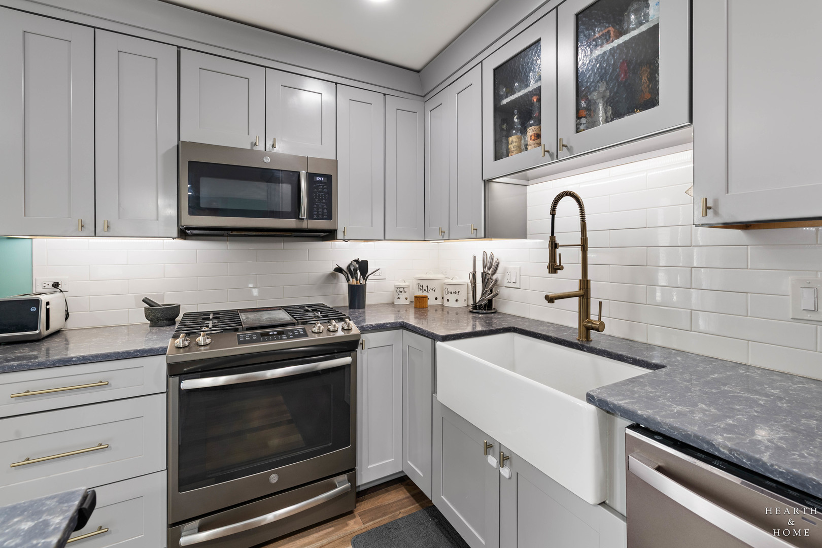 555 Rodenburg Road Roselle, IL 60172 - Photo 6 of 37