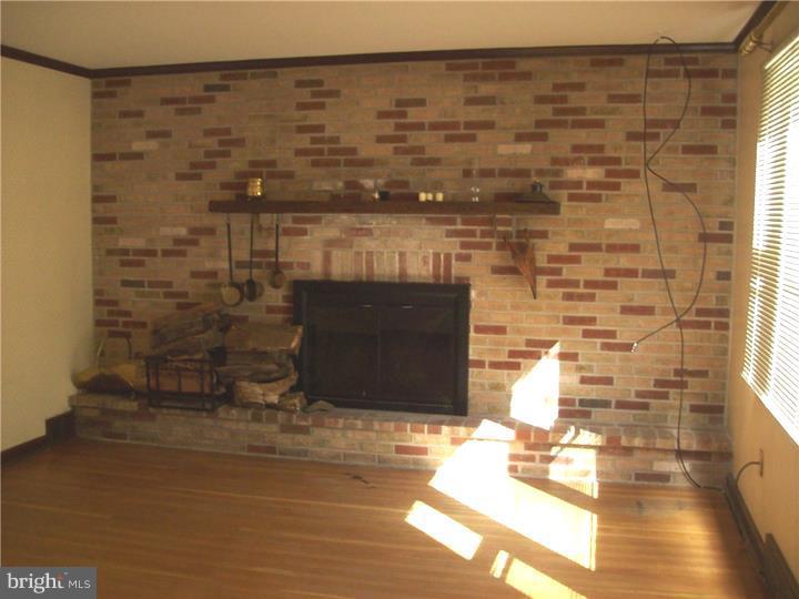 3070 Pennypack Road Hatboro, PA 19040 - Photo 2 of 6 Living Room