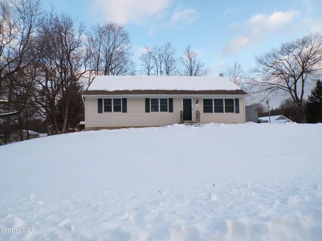 $374,900 | 24 Clover Avenue, East Greenbush, NY 12061