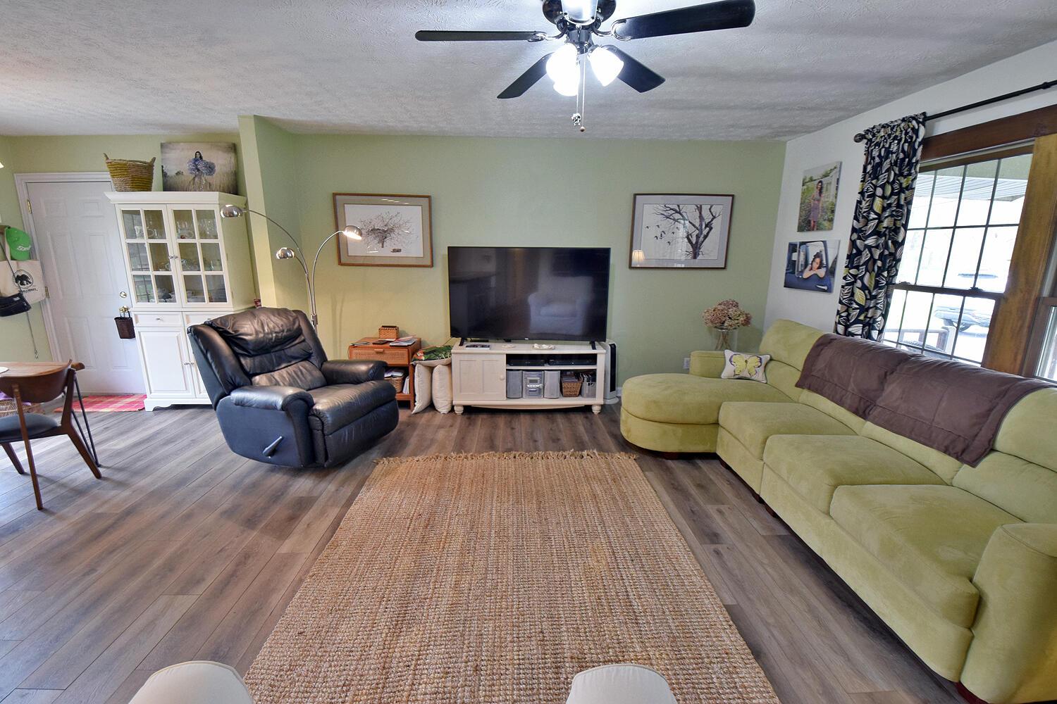 9733 Creek Road Pataskala, OH 43062 - Photo 8 of 39 8 Living Room