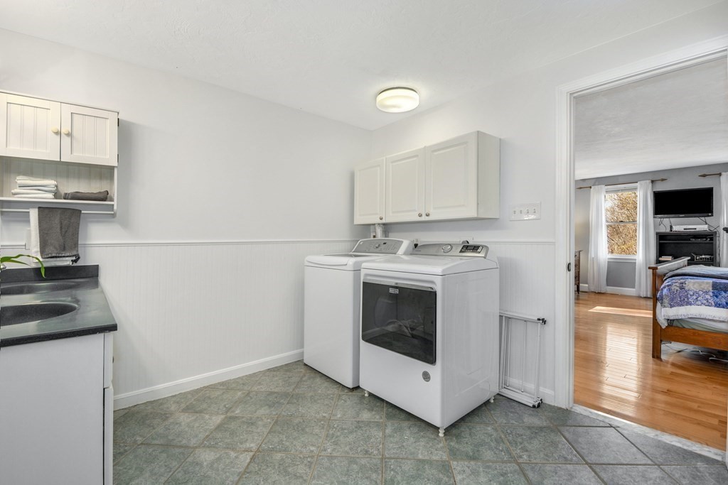 16 Barrett Road Marlborough, MA 01752 - Photo 28 of 41 a utility room with washer and dryer