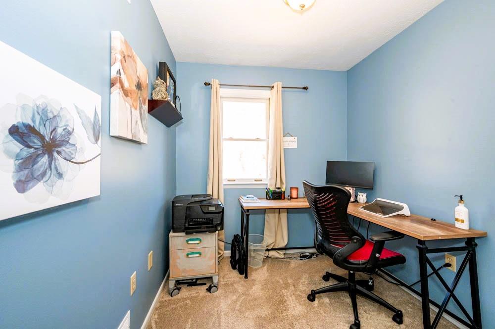 24 Lynmar Road Pittsburgh, PA 15209 - Photo 20 of 39 a workspace with furniture and a window