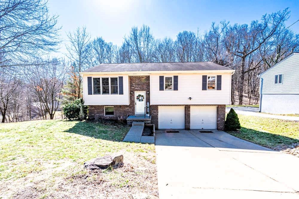 24 Lynmar Road Pittsburgh, PA 15209 - Photo 35 of 39 a view of a yard in front of house