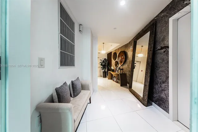 $9,500 | 851 Northeast 1st Avenue, Unit 2111, Miami, FL 33132