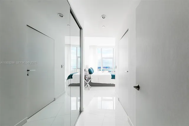 $9,500 | 851 Northeast 1st Avenue, Unit 2111, Miami, FL 33132