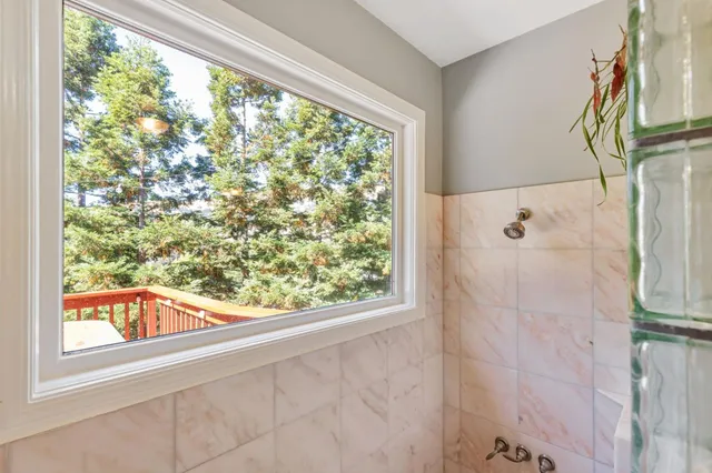 a view of a window in an empty room